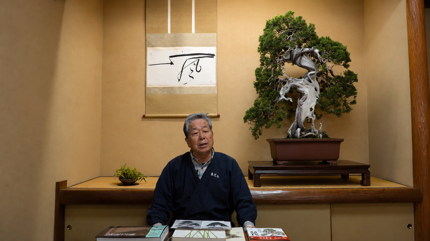 Kakejiku caligrafiado con el nombre artístico Ippū